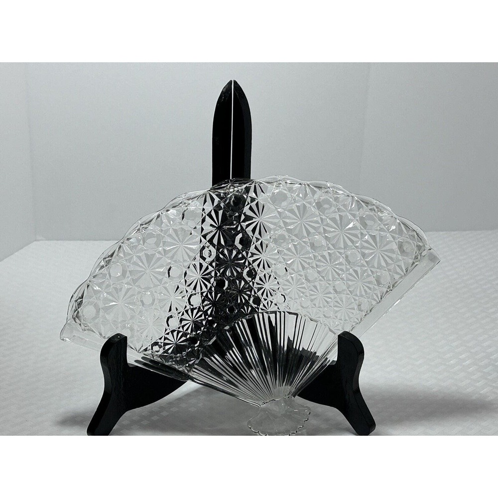 CLEAR CUT GLASS Fan Shaped Clear Cut Glass Dish‎ trinket DAISY AND BUTTONS Retro